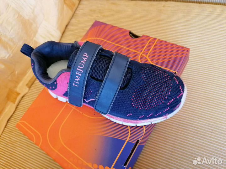 Кроссовки для девочки