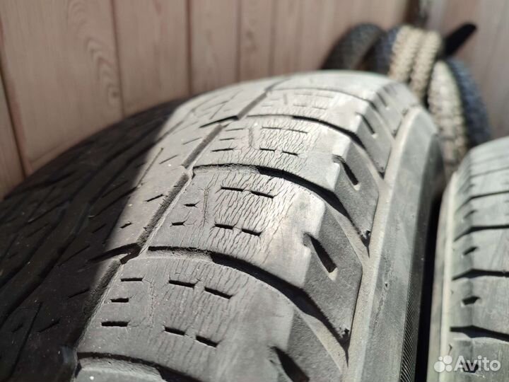 Bridgestone Dueler H/T 687 225/65 R17