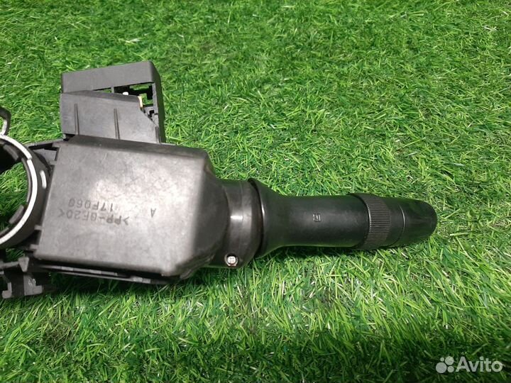 Переключатель подрулевой на Toyota RAV4 30