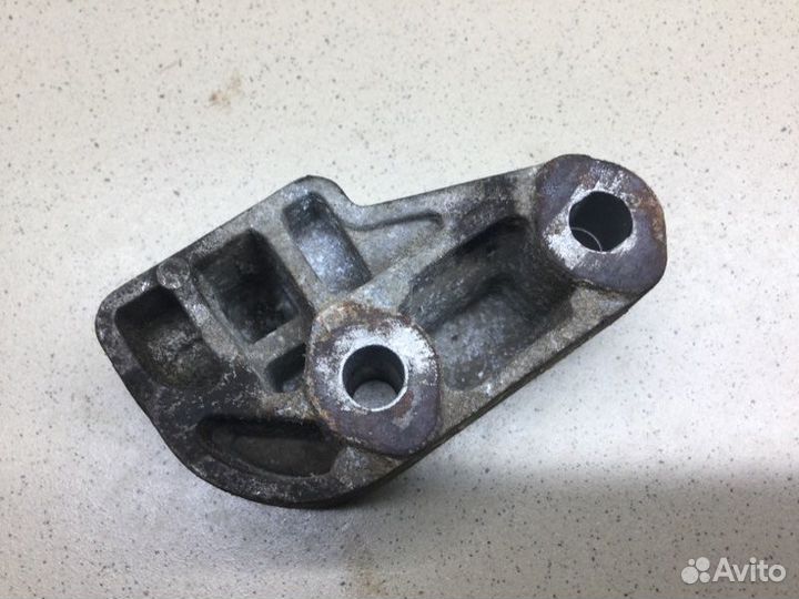 Кронштейн генератора Chevrolet Captiva C100 2.4