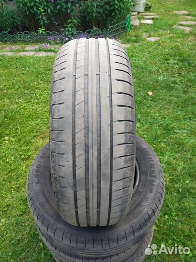 Goodyear EfficientGrip 215/65 R16 98