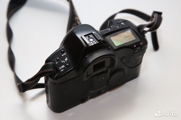 Зеркальный фотоаппарат Canon 1N с новым бустером