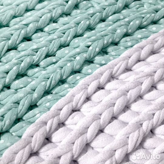 Двуцветный коврик из трикотажной пряжи 80см