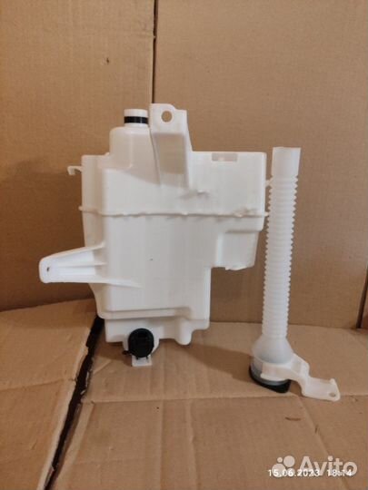 Бачок омывателя с мотором Toyota Rav4 ACA40