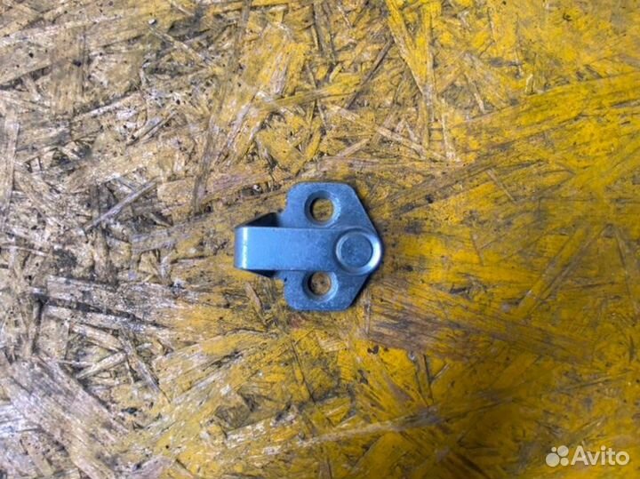 Петля замка двери Ford Fusion 1.6 2006