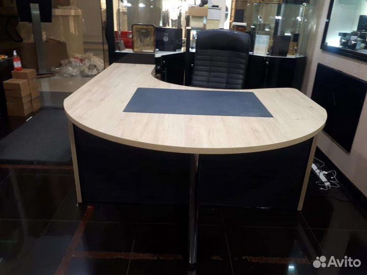 Письменный стол