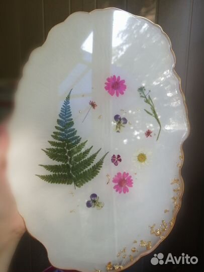 Поднос из эпоксидной смолы с сухоцветами