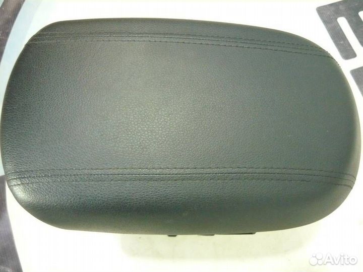 Подлокотник передний Kia Sportage SL D4HA 2011