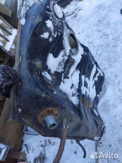 Бензобак Тойота