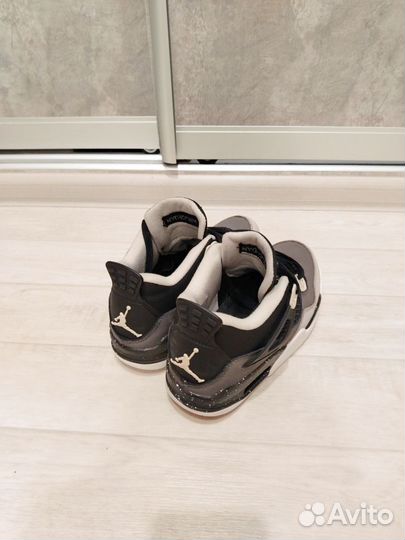 Продам кроссовки Jordan 4 retro 38размер