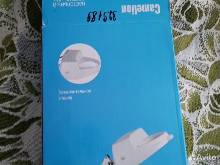 Лампа настольная с лупой