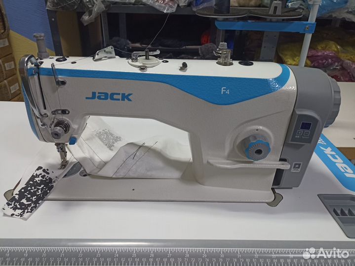 Промышленая швейная машина Jack F4 Б/У