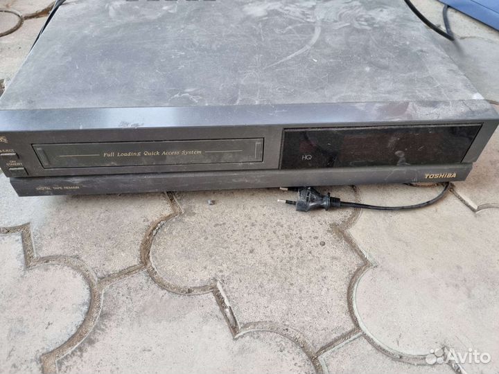 Видеомагнитофон toshiba
