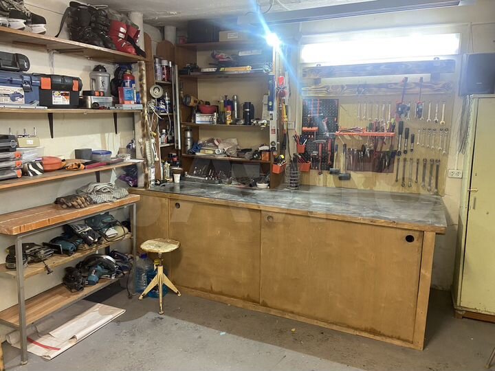 Гараж, > 30 м²