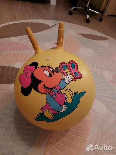 Гимнастический мяч с рожками и обруч