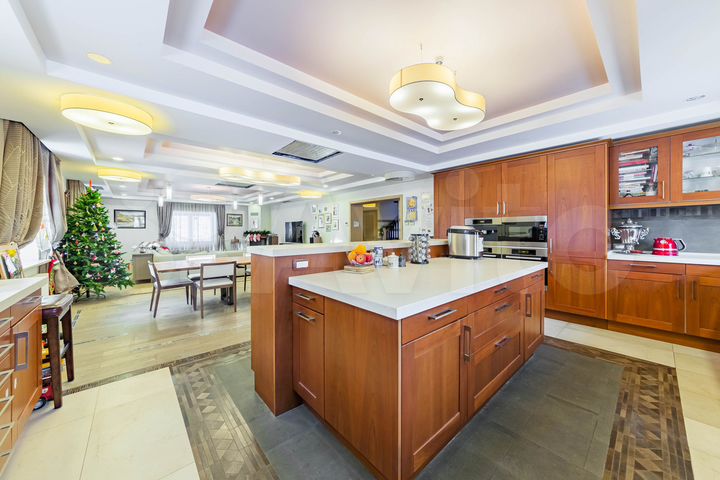 Дом 480 м² на участке 29 сот.