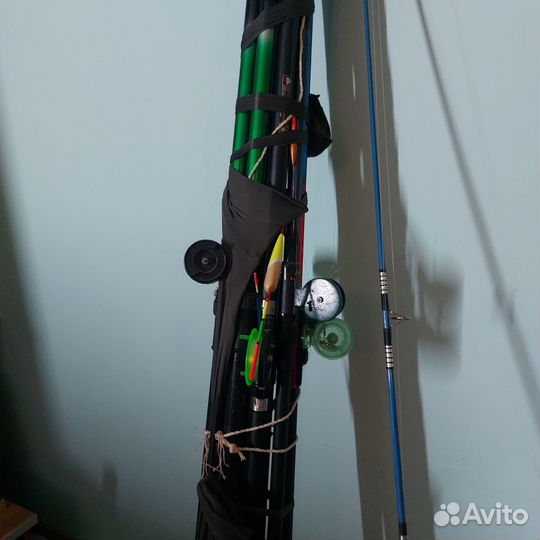 Удочки разные много