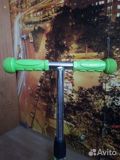 Самокат трехколесный