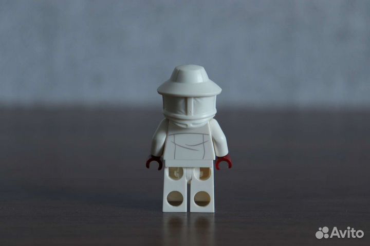 Lego минифигурка 21 серия Пасечник