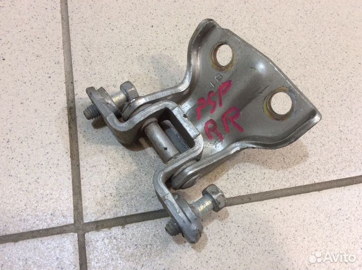 Петля двери задняя Mitsubishi Pajero Sport K9