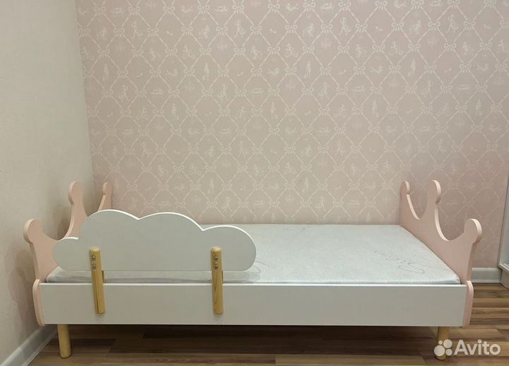 Детская кровать с бортиком