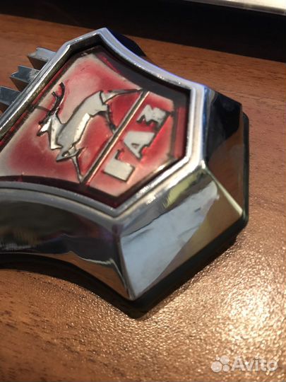 Эмблема Газ 13