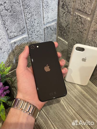 Телефон iPhone Se 2020 Black
