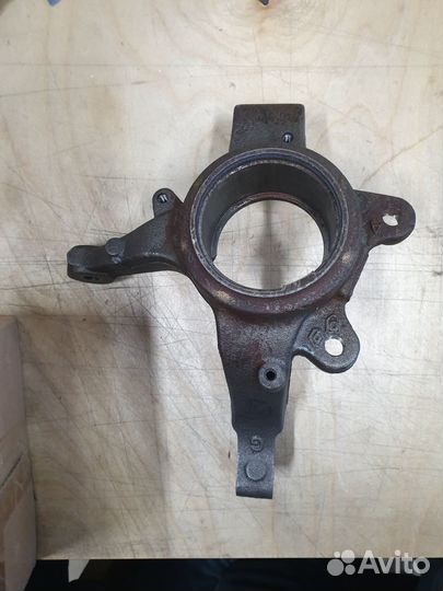 Поворотный кулак левый LADA Largus Renault Logan