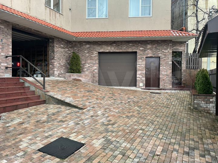 Дом 180 м² на участке 1 сот.