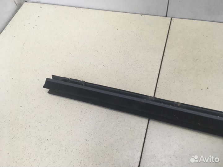 Накладка стекла переднего правого X1 E84 2009