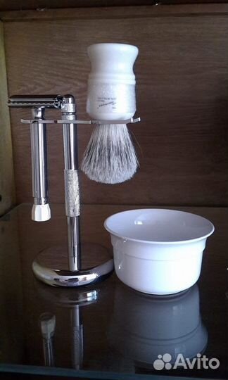 Подставка металлическая под помазок и бритву