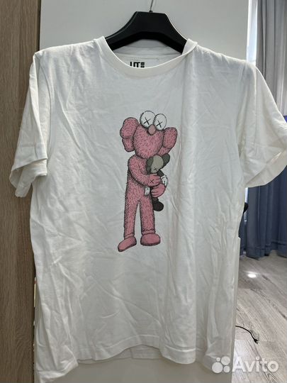 Uniqlo kaws