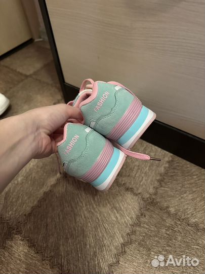 Кроссовки женские пакетом новые 39-40