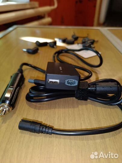 Автомобильный адаптер питания для ноутбуков 90W