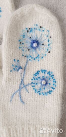 Варежки вязаные с вышивкой
