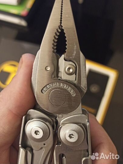 Мультитул Leatherman Surge