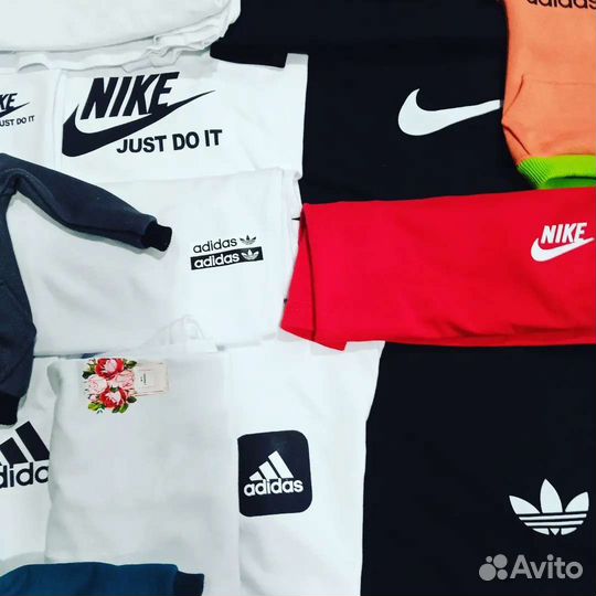 Белые футболки