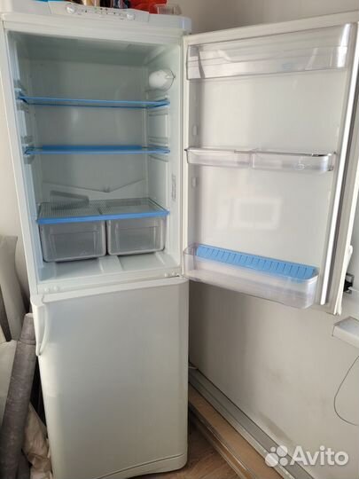 Холодильник Indesit C236G.016 на разбор