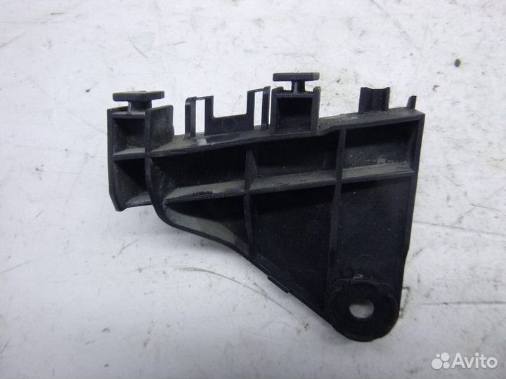 Кронштейн заднего бампера toyota corolla E18 2013