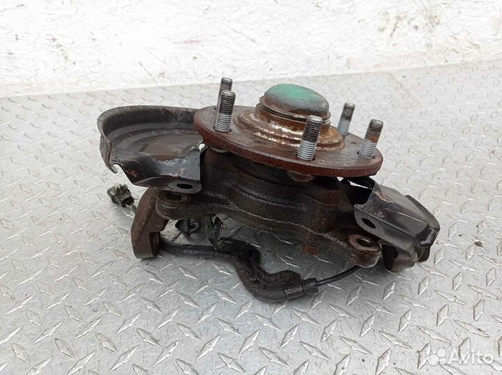 Кулак поворотный правый Mitsubishi L200 K4