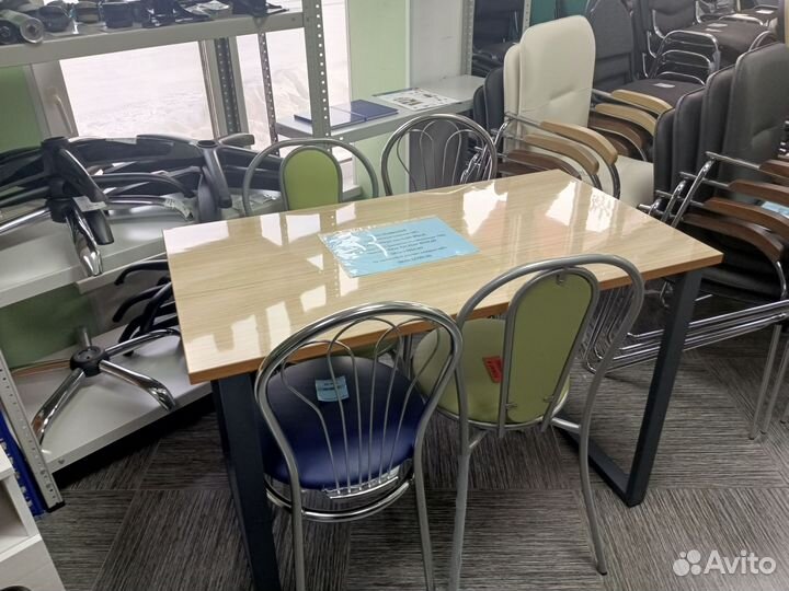 Стол обеденный