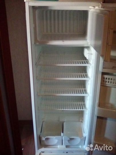 Продаю Холодильник Stinol