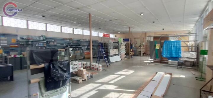 Торговое помещение в густонаселенном районе, до 30