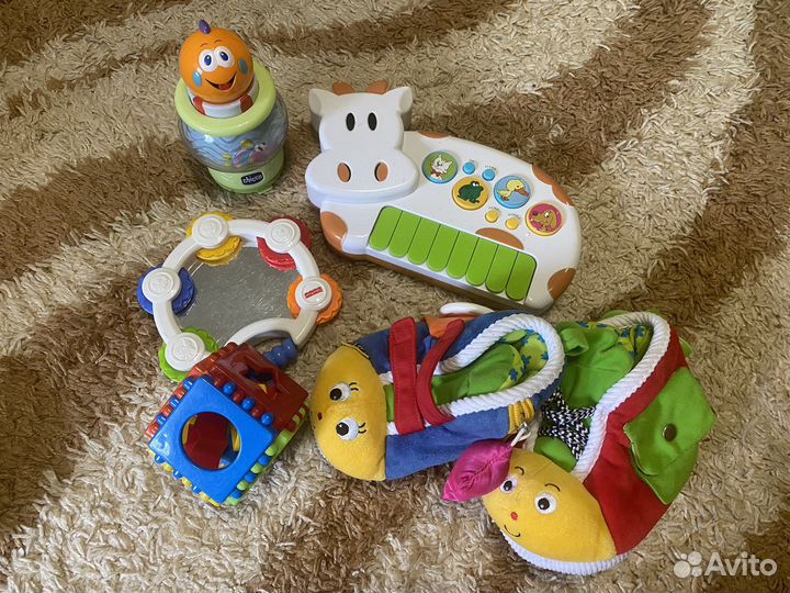 Фирменные игрушки пакетом