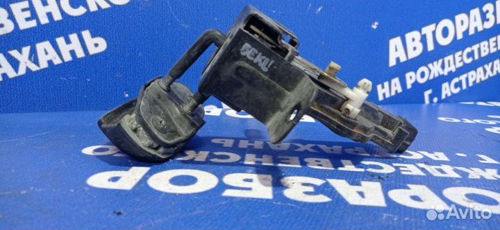 Замок стекла багажника Kia Sorento 1 внедорожник