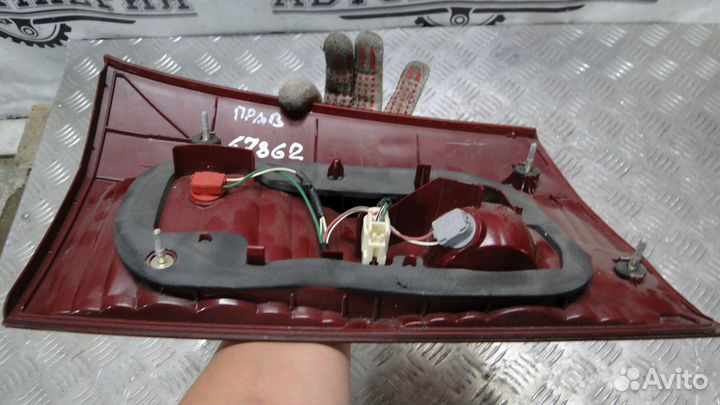 Фонарь крышки багажника Toyota Sienna 2 2005 3.3