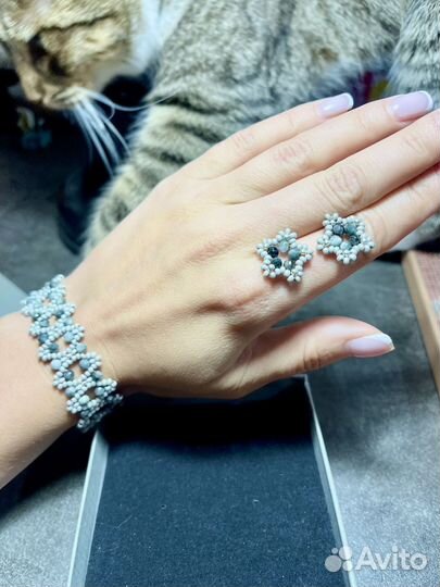 Комплект украшений из натуральных камней и бисера