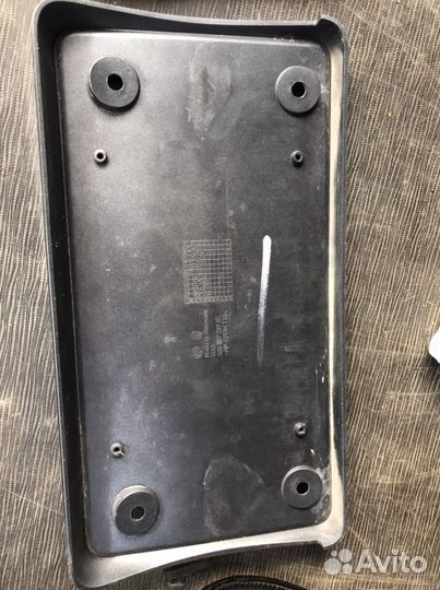 Подиум номерного знака