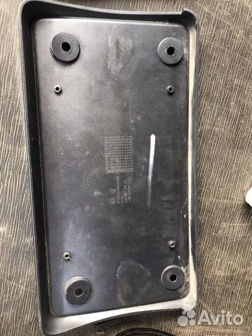 Подиум номерного знака