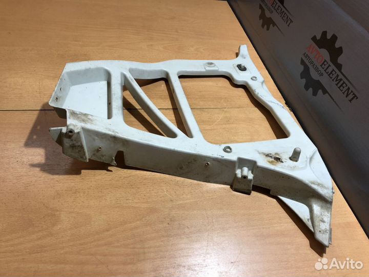 Кронштейн заднего бампера левый Ford Focus 2 седан